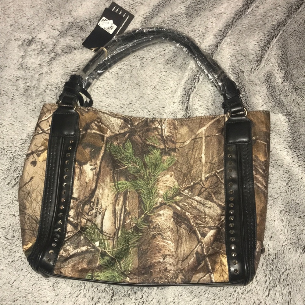 Realtree woman’s concealed purse